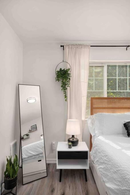 Apartment Private Newly Renovated W Private Parking! Portland