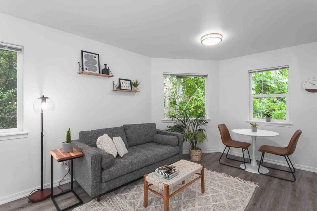 Private Newly Renovated W Private Parking! Portland