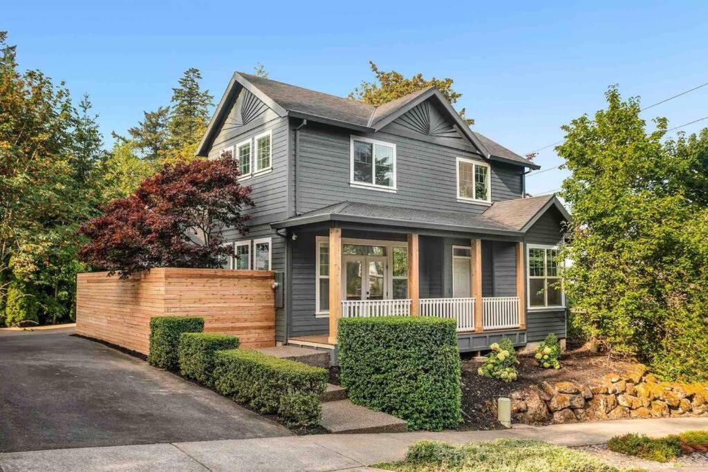 Private Newly Renovated W Private Parking! * Portland