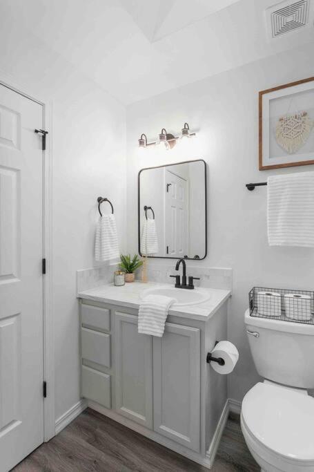 Apartment Private Newly Renovated W Private Parking! Portland