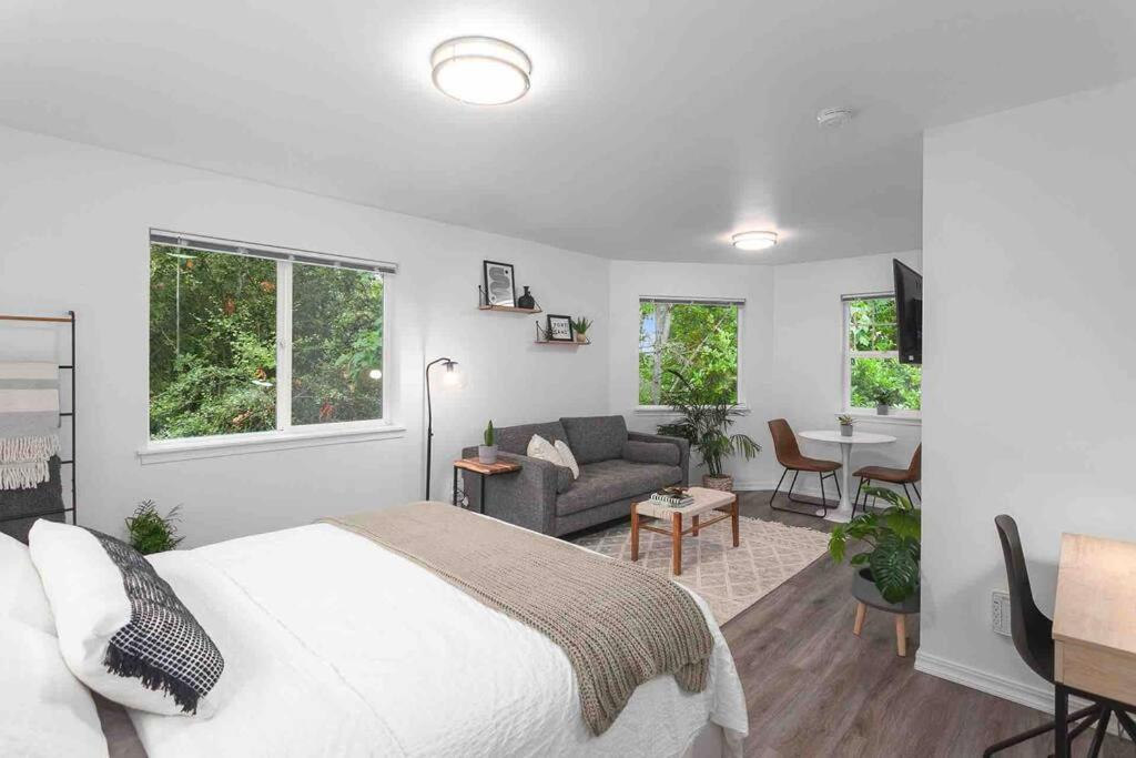 Apartment Private Newly Renovated W Private Parking! Portland